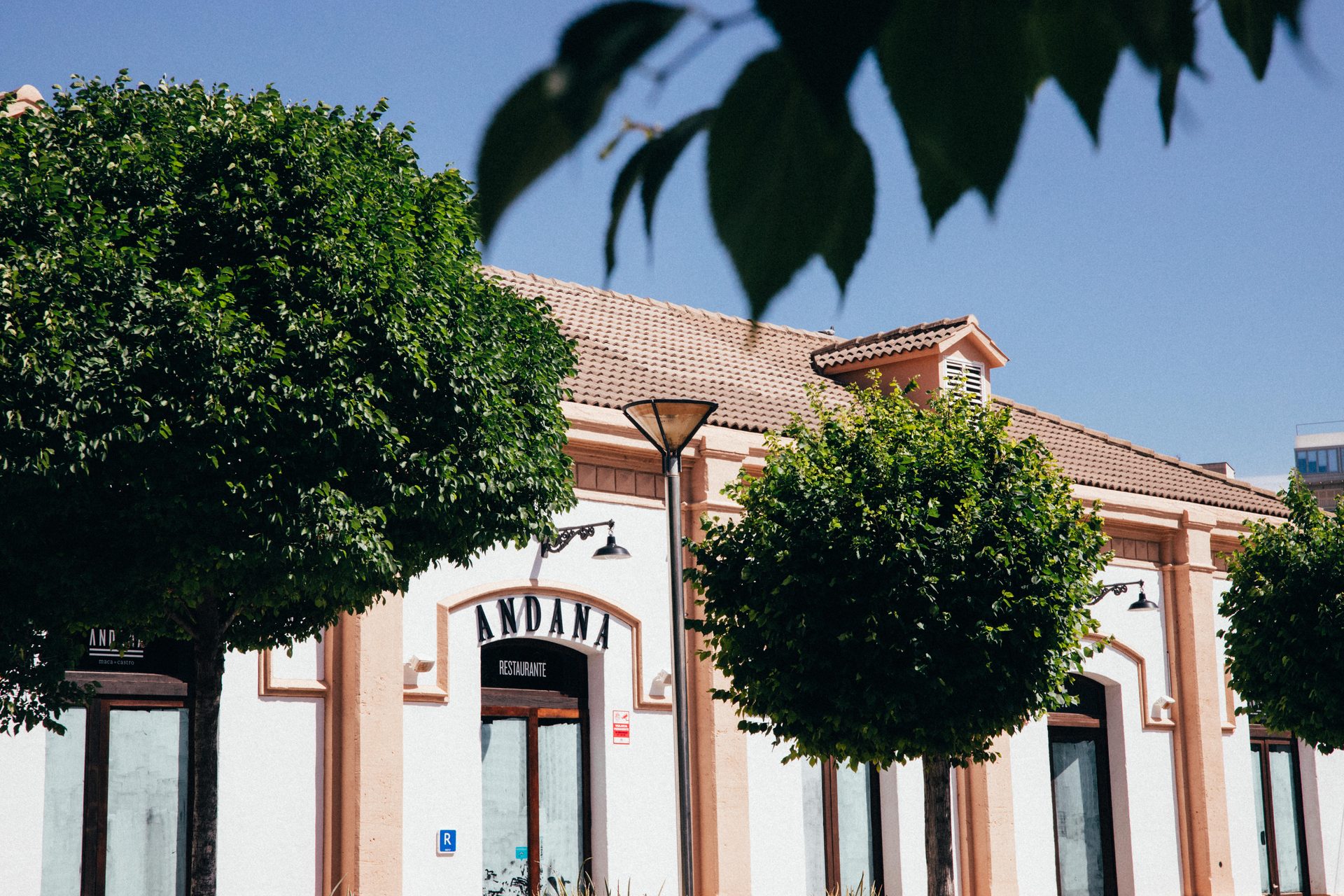 Andana's façade on Plaza de España with the terrace tables