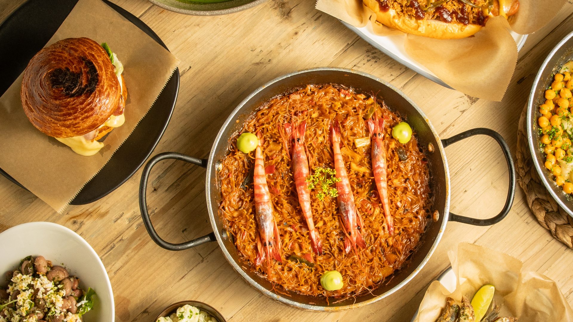 Mesa de Andana con arroz, cocas y verduras