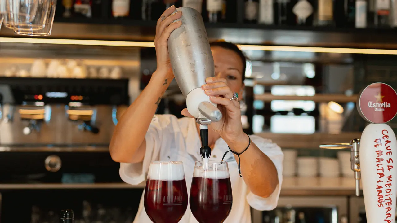 Tintillo with lemon foam served at Andana's bar